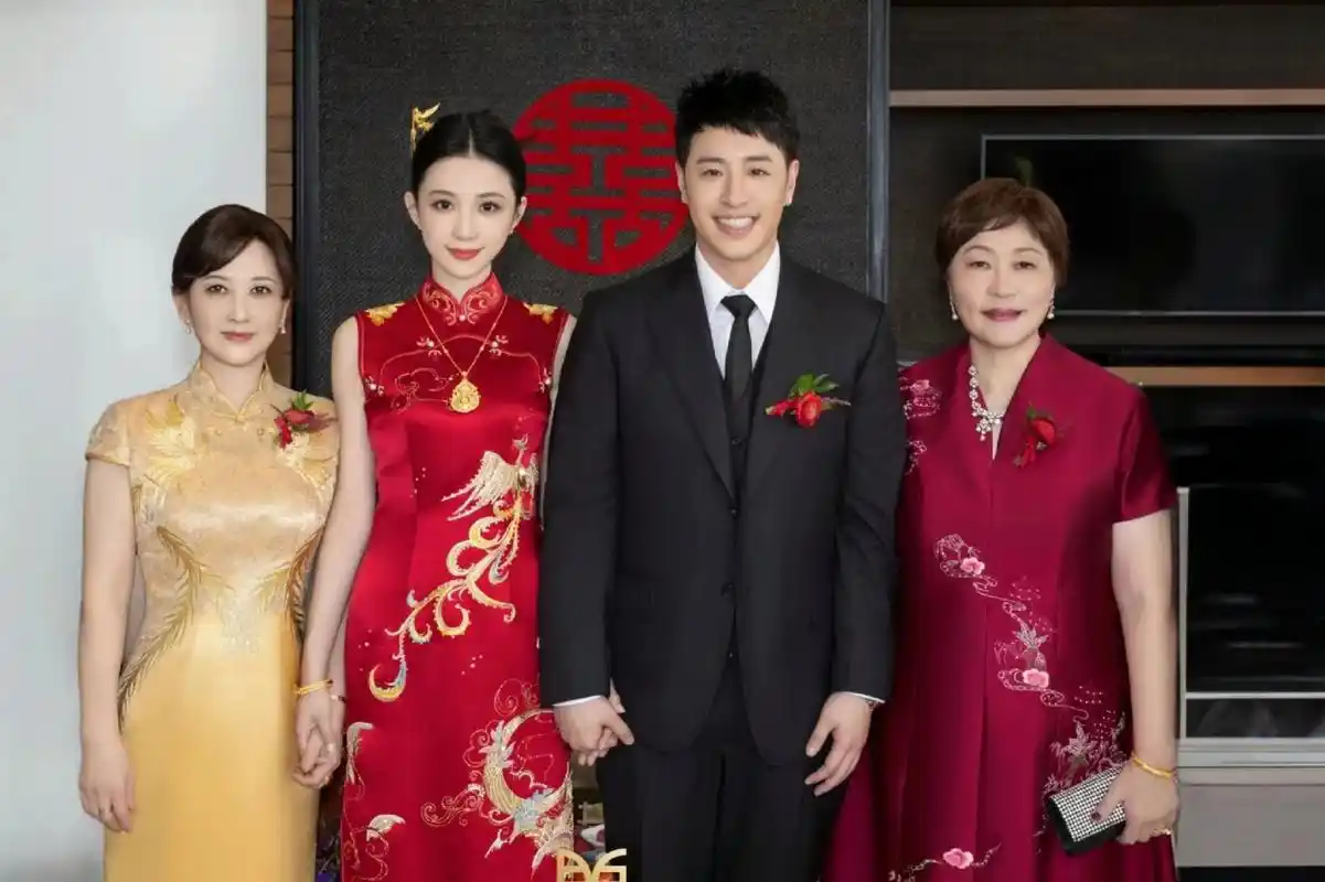 同样欣赏了方媛妈妈的风采,果然也是位佳人.