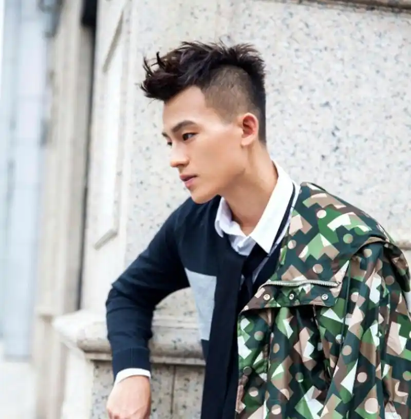 27岁的欧豪,长着一张帅气,稚嫩的脸,留着"板寸头"照样帅气