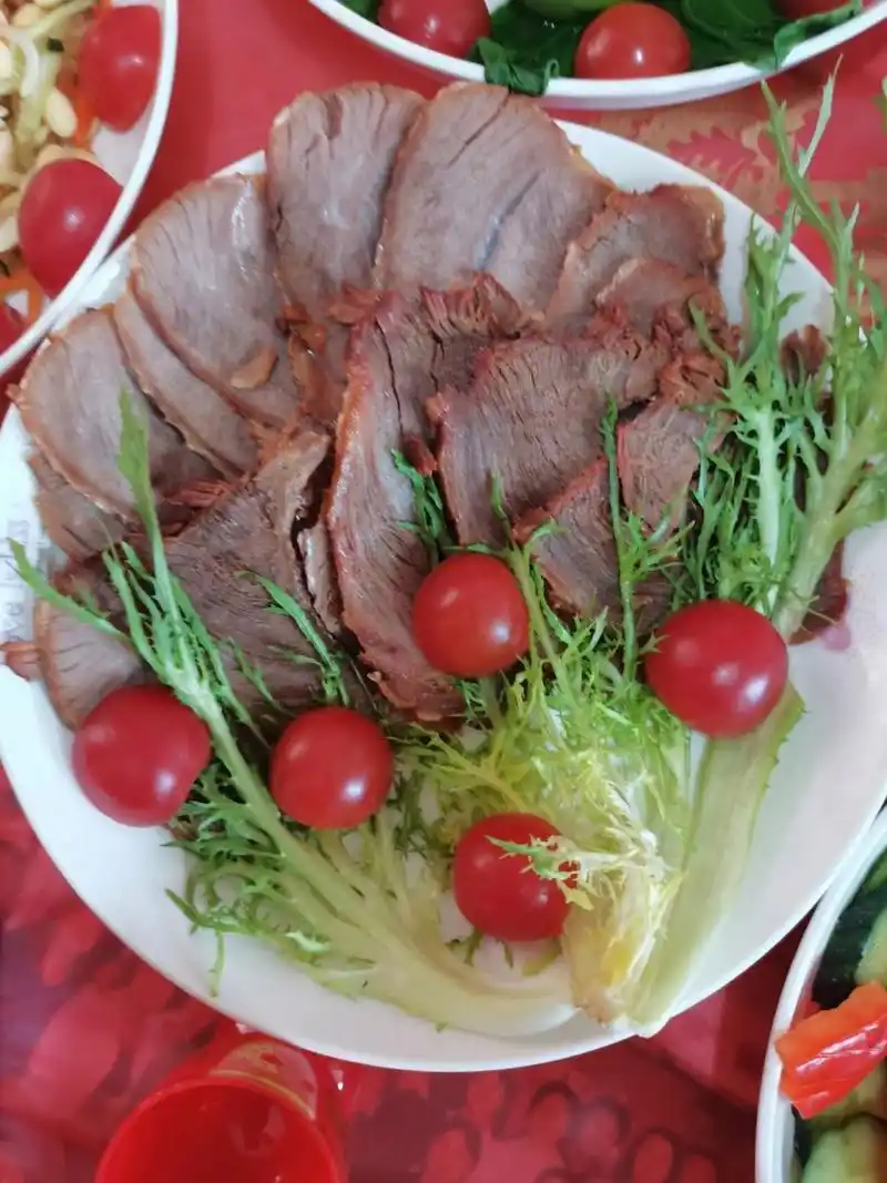 结婚彩色饺饺喜盘盘摆放