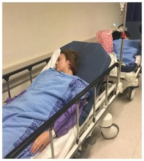 明星健康告急,林志炫带雾化器感叹人生,吴彦祖为健康抛弃颜值