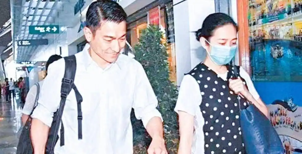 从头号粉丝到天王嫂,朱丽倩守了"频犯桃花"的刘德华23年_喻可欣_什么