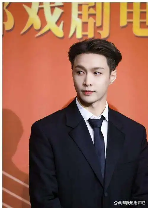 这次张艺兴事件对社会的影响主要体现在凸显了年轻人对于优秀人才的