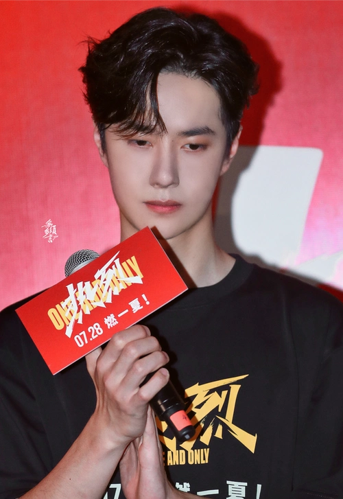 网友喊话王一博代言足球,王一博:我让冷门热门,不能让糊门热门