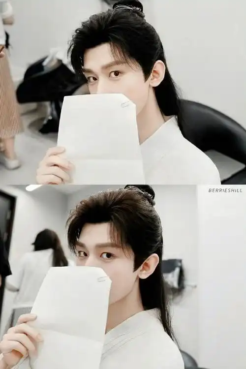 莲花楼演唱会后台拍的这组照片很还原成毅本人,  高挺的鼻梁精致的