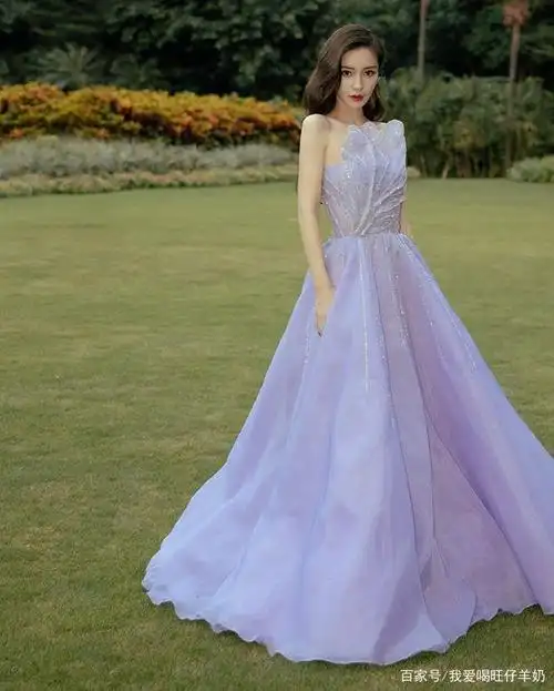 杨颖穿过的仙女高定礼服,波光粼粼太美了~颜值超高身材棒!