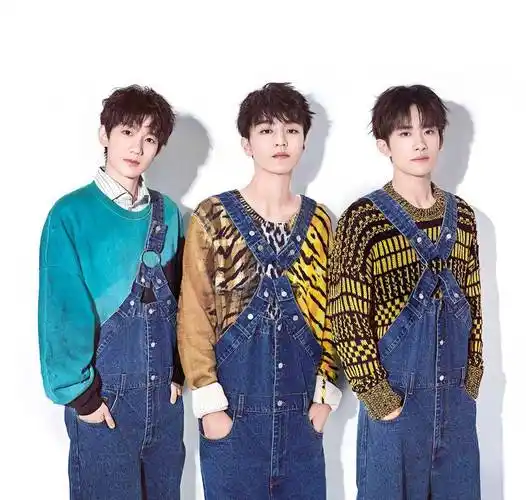 tfboys演唱会造型曝光,3人七周年再合体,王俊凯手里一东西亮了_白色