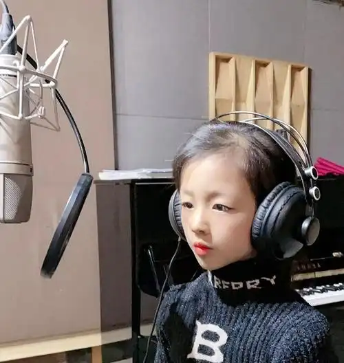 演唱:肖姿千 原唱:张靖涵 分类:翻唱 语种:华语 曲风:流行  下载设置