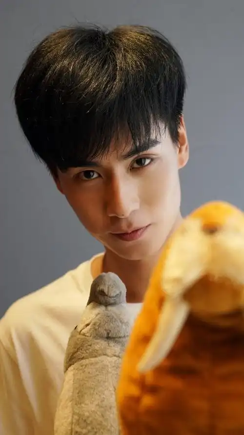 帅气可爱的胡一天