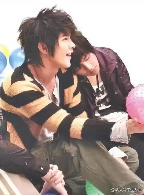 炎亚纶作弊事件引发社交媒体沸腾.