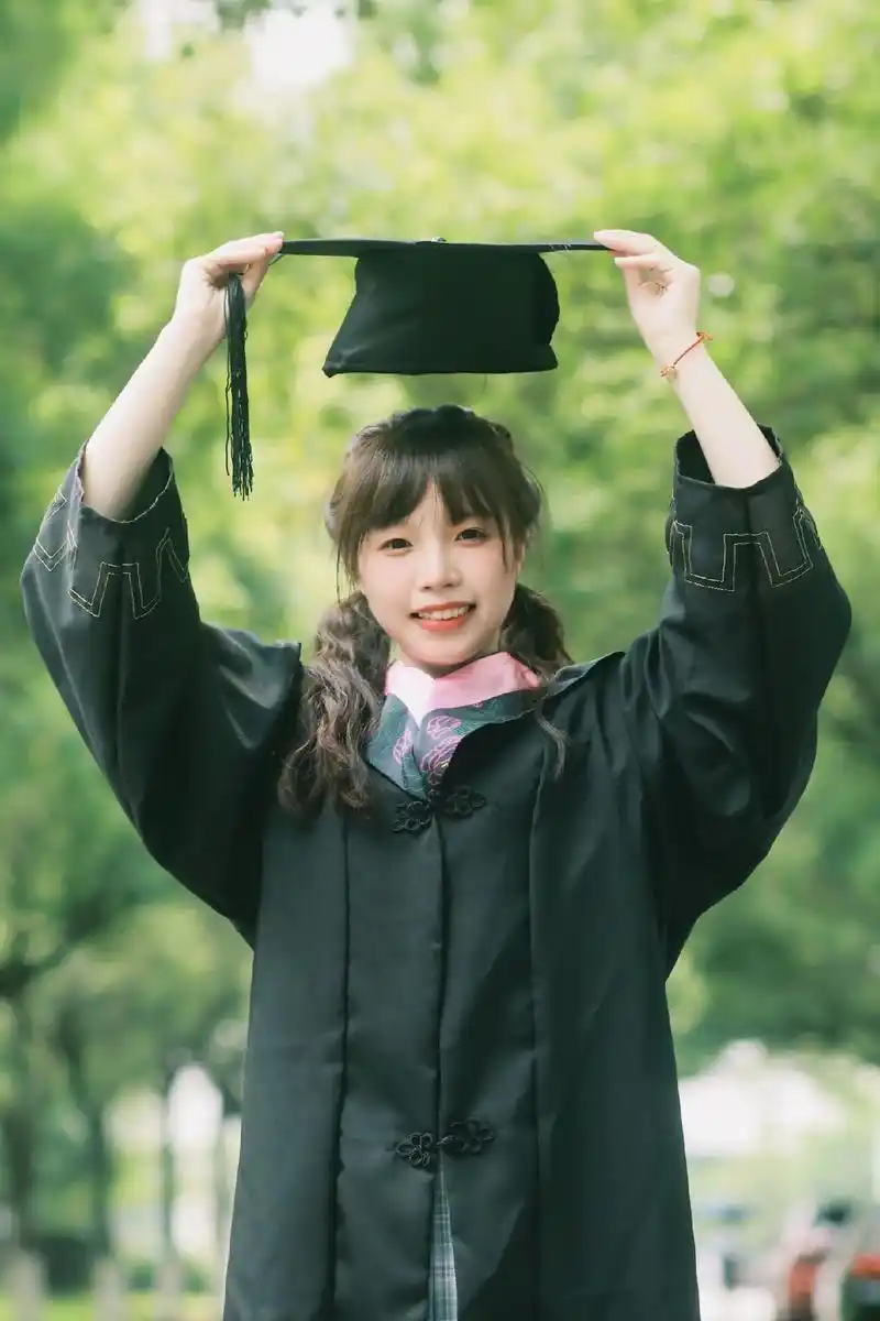 少女写真 #毕业照 学姐们的学士服毕业照! - 抖音