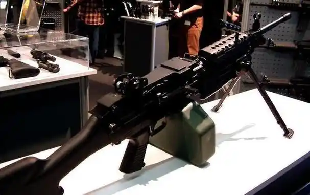 因此,现代军队也将重机枪列为最重要的武器之一.