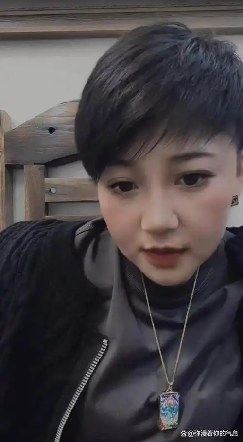 赵本山徒弟胖丫近况曝光又瘦又美,与杨树林恩爱如初,已复出唱戏