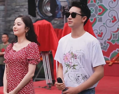 节目播放许魏洲和古力娜扎的片段时谁注意郑爽的反应好歹藏一下