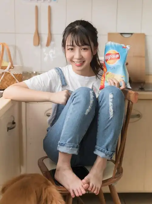 极品美女尤物厨房羞涩甜美生活照片