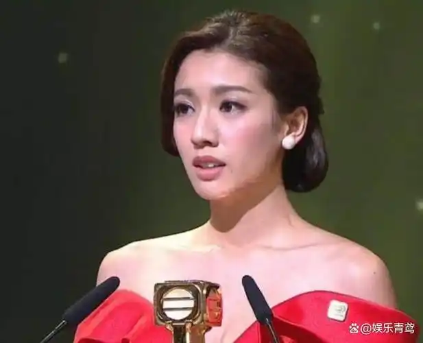 《廉政狙击》同样演"甜妹",把黄智雯和蔡思贝一对比,差异明显