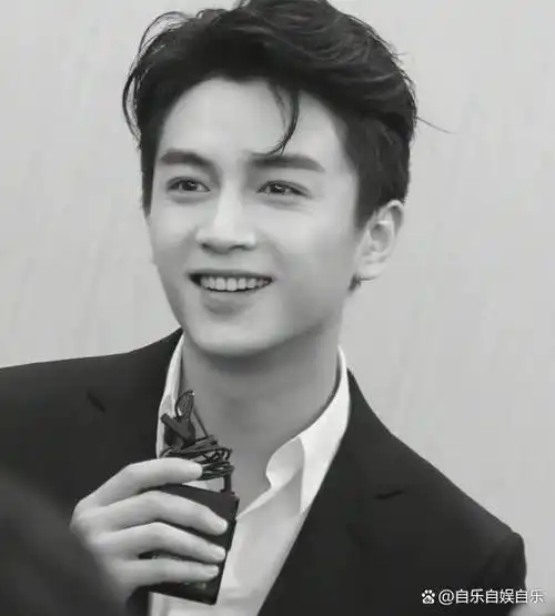 陈晓直播无意中与素人连线,竟然是赵丽颖头像,尴尬一幕曝光!