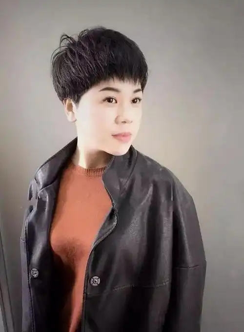 今年流行无鬓角短发