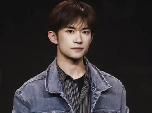 大瓜周杰伦惊爆赌狗身份胡歌出轨许凯被指横店鸭王