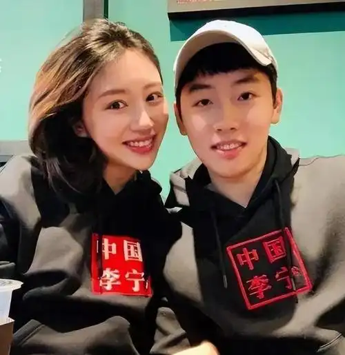 "奥运会五金王"邹凯小娇妻:曾经是体坛女神,身材傲人颜值高