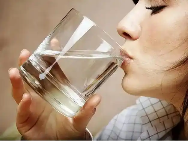 喝水后一直小便的人与半天不去厕所的人哪个身体更健康