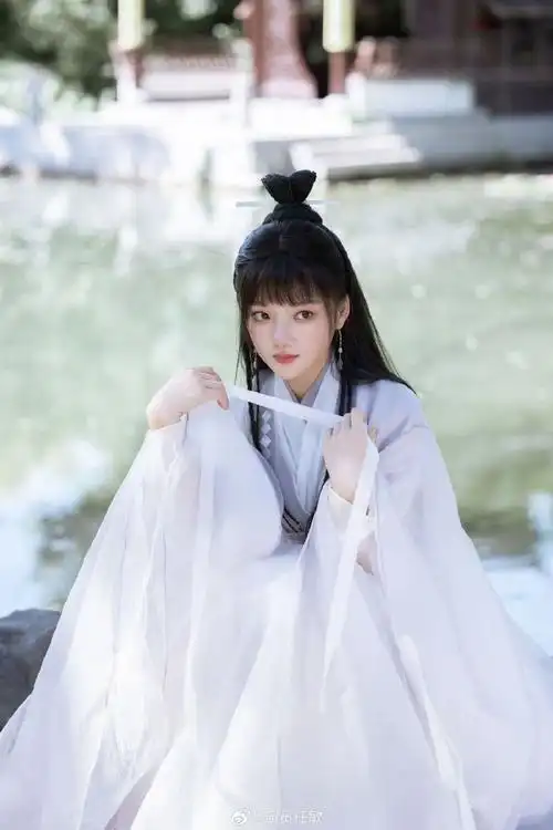 任敏玉骨遥校服写真好灵动##任敏古装校服扮相好可爱