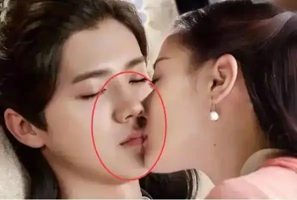 古力娜扎说再也接受吻戏了但是遇见鹿晗就穿帮了,主动献吻