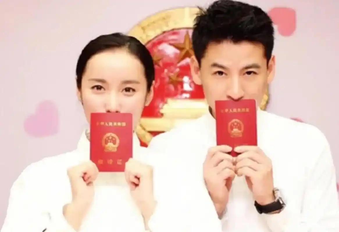 曝吕一钱泳辰已离婚.两人婚姻多年,两人的感情纠纠葛葛让人看不透.