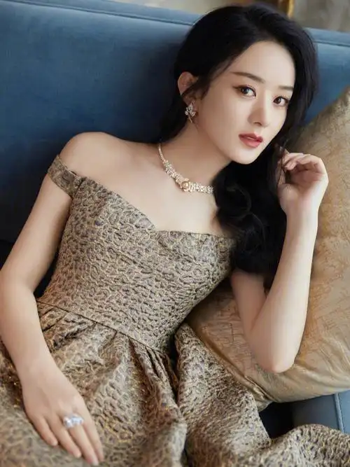 赵丽颖豹纹抹胸连衣裙 ,一袭梦幻石纹印花礼服长裙,温柔又矜贵～ 67