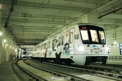 成都地铁10号线来了!带你感受首发列车成都韵味