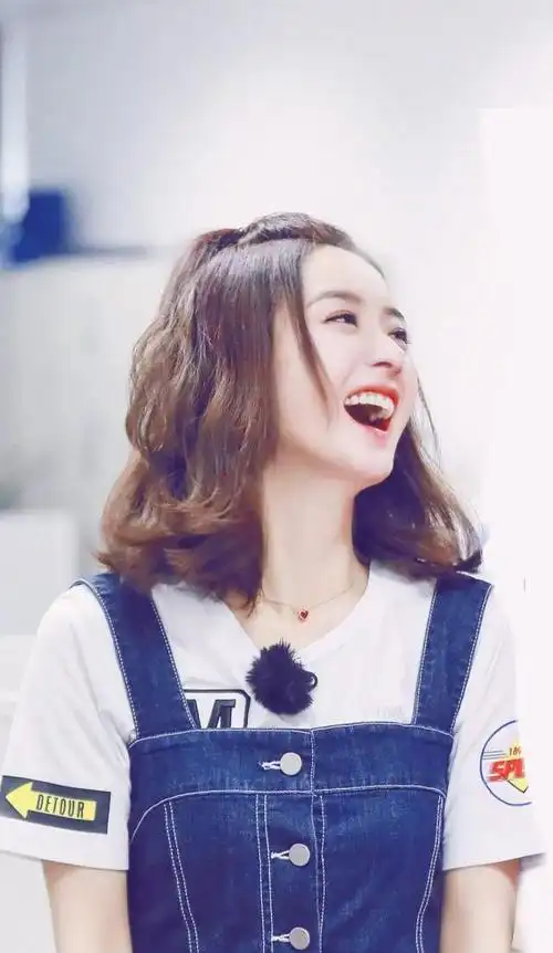 收藏起来用来发表情再好不过啦~大家喜不喜欢这么甜的颖宝呢?