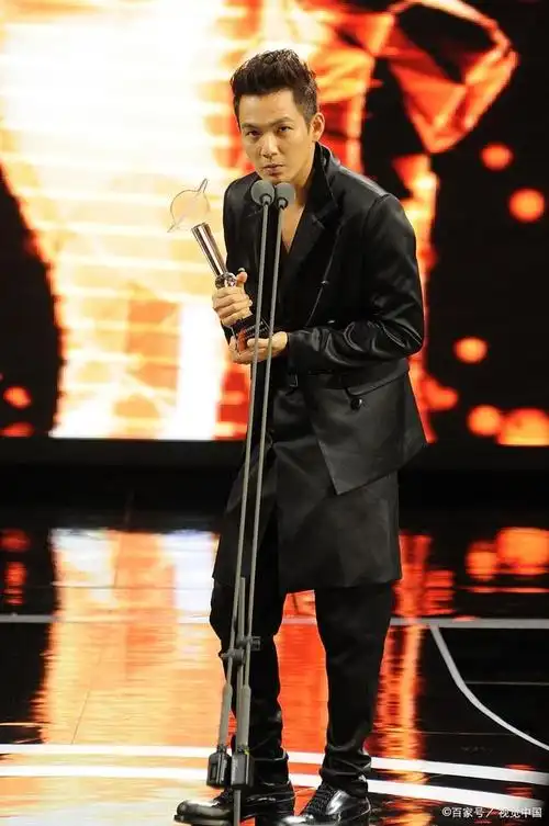 钟汉良上海演唱会惊艳亮相,专业素养敬业精神引发关注!