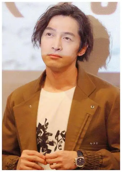 有种发型叫胡歌长发半年不洗头都没这效果颜值高就是任性