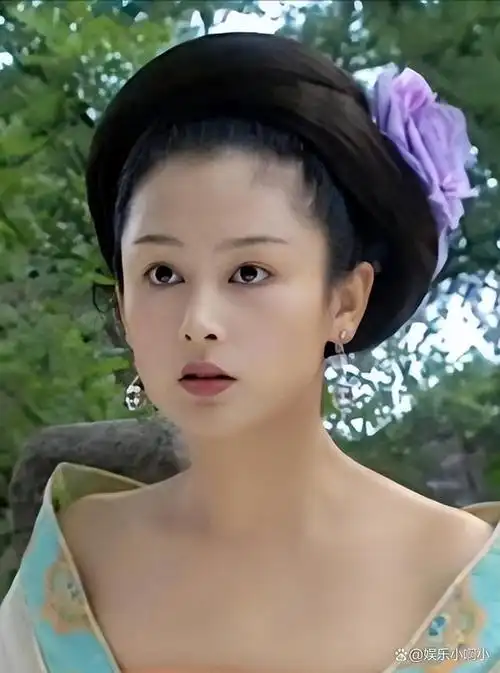 陈红当时被誉为"内地第一美人",著名导演陈凯歌首次与她相遇时便陷入