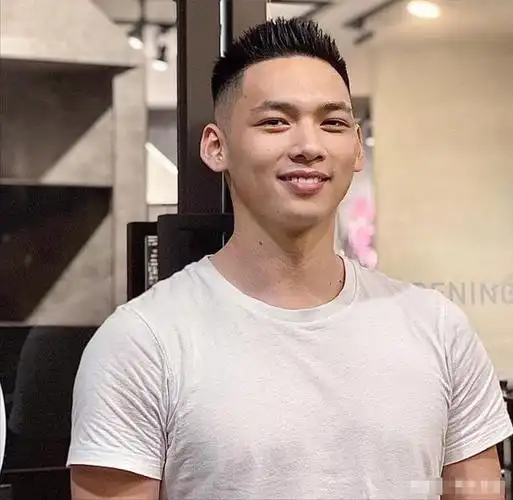 2021最新男生超短发图片简约帅气的男生发型