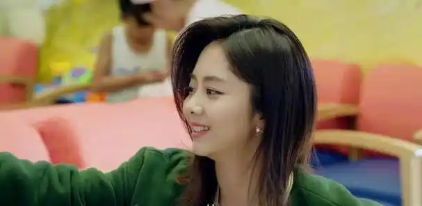 大器晚成33岁的国民闺女谭松韵走上了另一条道路