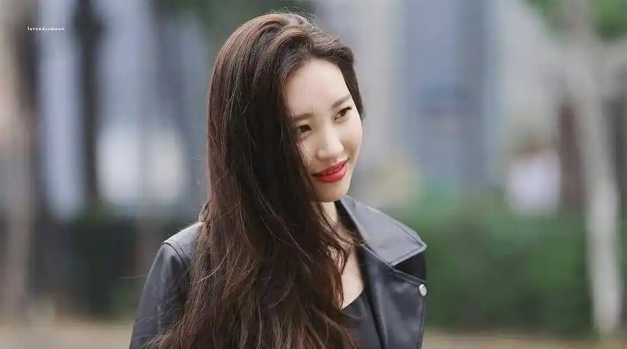 韩流女歌手中,首次solo便能登顶排行榜,这三位可以说是实至名归_宣美