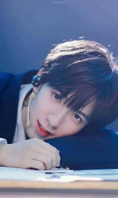 tnt小兔崽(贺峻霖)绝美神仙图片分享