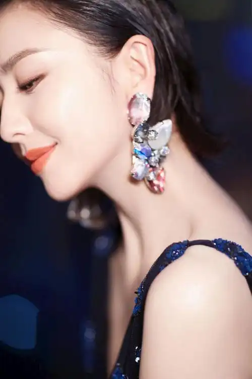 佟丽娅皮肤特写侧颜