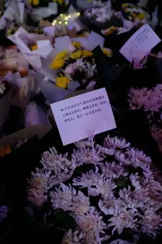 令人痛心发人反省郑州五号线地铁口的悼词