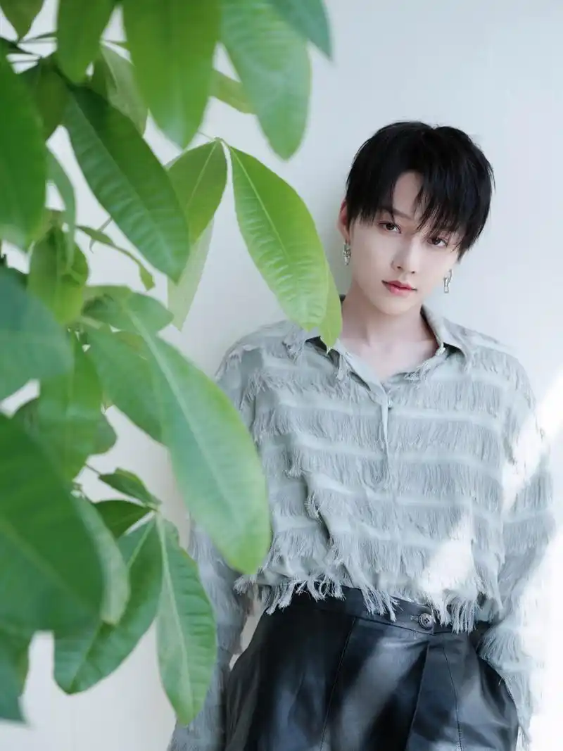 刘雨昕,向上吧少年冠军,蜜蜂少女队c位,青你2c位,这优秀的履历,每个