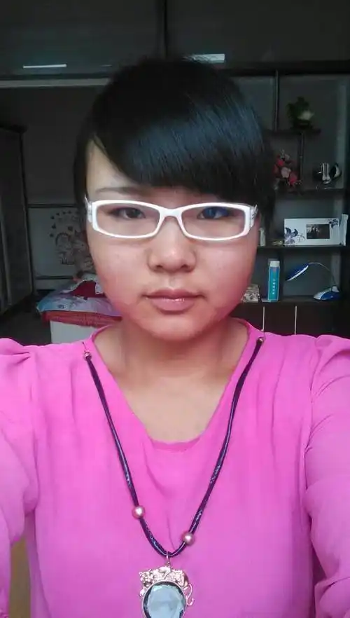 齐刘海是不是特别难看?难看的票数多的话我就改偏刘海!