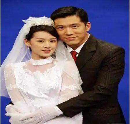 原来黄少祺娶了她,也是演员,长的漂亮,两个儿子遗传了好基因