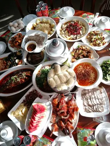 百信大饭店 美食宴宾客