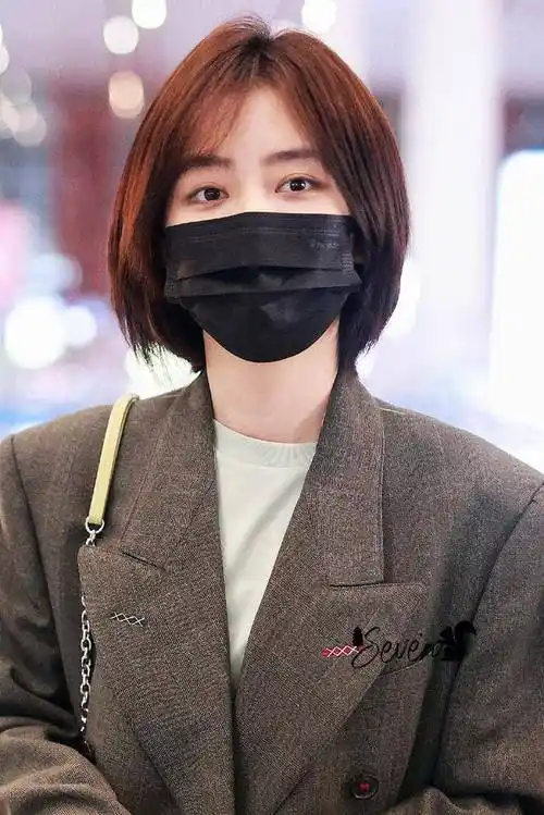 谭松韵近日机场照