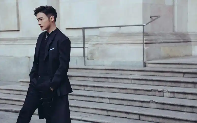 张彬彬街拍帅气写真电脑桌面壁纸图片