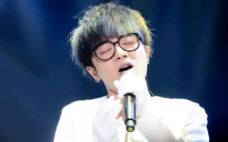 《花儿与少年》华晨宇电脑桌面壁纸