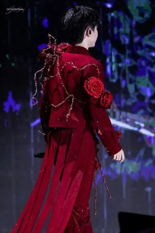 马嘉祺这组红衣造型好惊艳,带刺的红玫瑰,绝美|马嘉祺|红玫瑰|彩虹