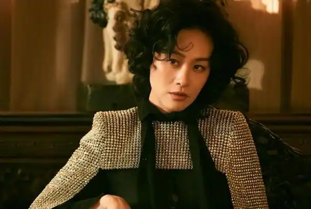 这一次,57岁"美上热搜"的邬君梅,给所有女人好好上了一课