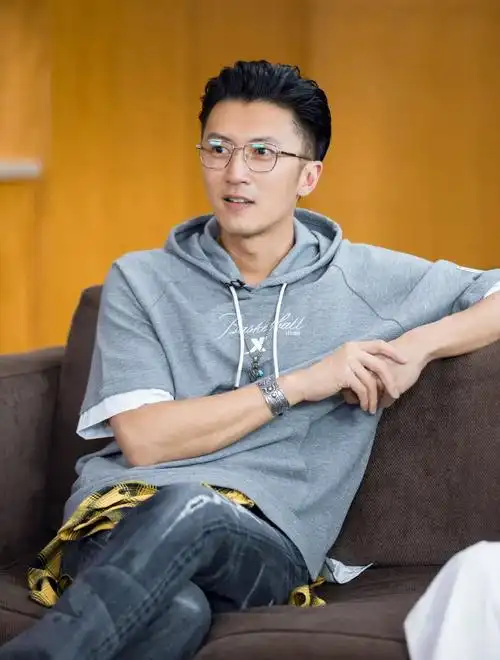 40岁谢霆锋留的这4款发型,一般人驾驭不了,你有剪同款吗?