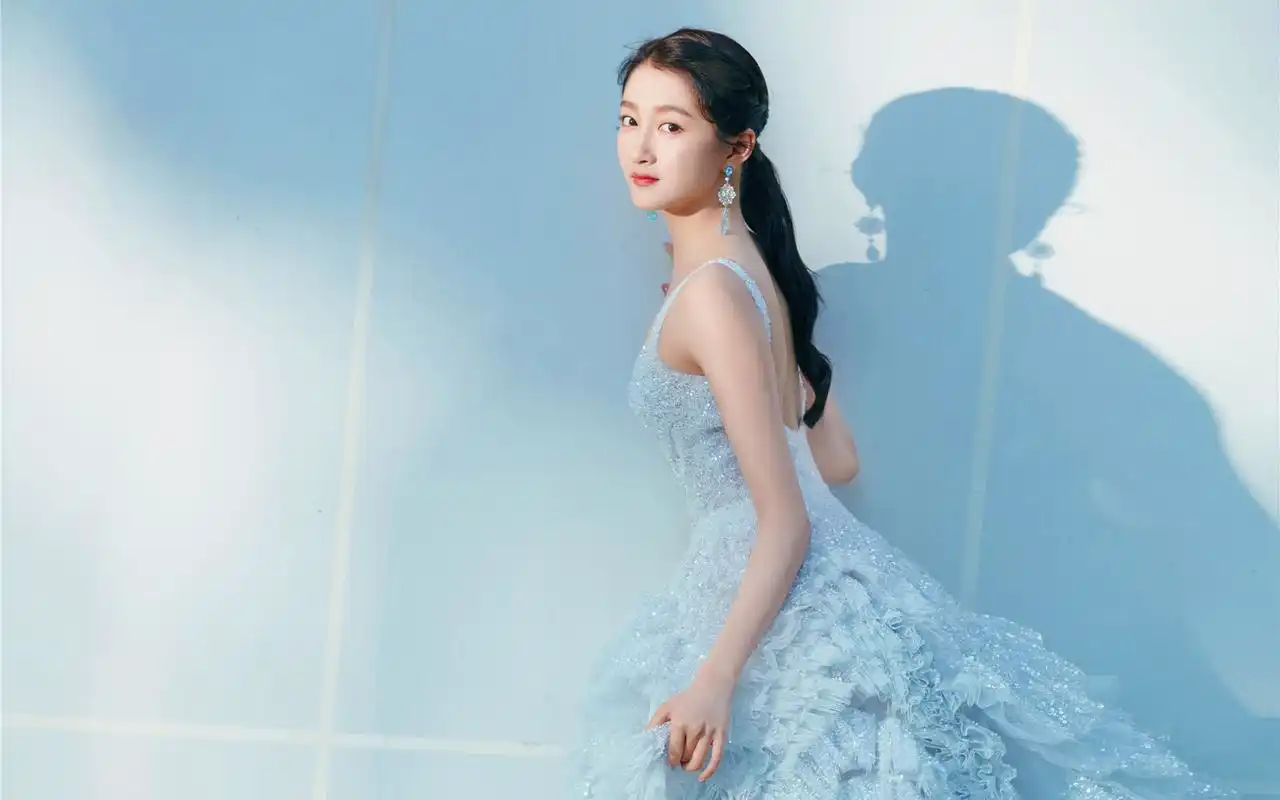 关晓彤性感优雅图片桌面电脑壁纸-大陆明星-壁纸下载-美桌网